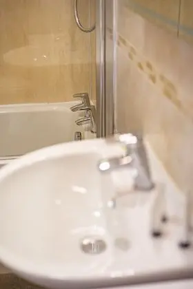 Superior Tek Büyük veya İki Ayrı Yataklı Oda, Banyolu/Duşlu (Rooms 4-5-6)