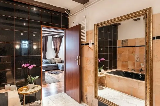 Deluxe Tek Büyük Yataklı Oda (3rd floor- stair access only)