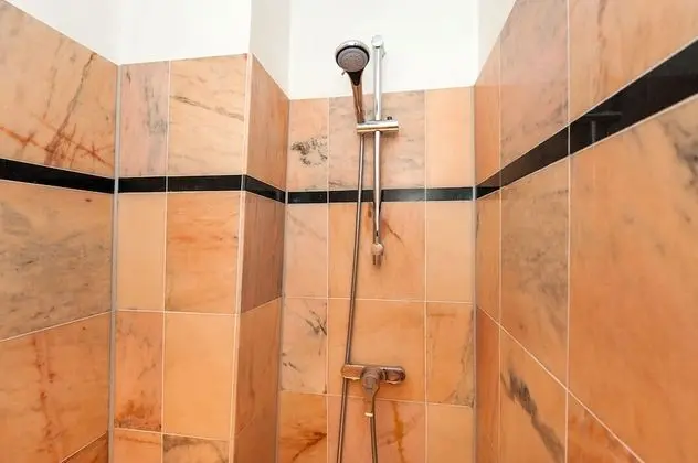 Deluxe Tek Büyük Yataklı Oda (3rd floor- stair access only)