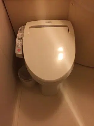 Tek Kişilik Oda, Sigara İçilebilir