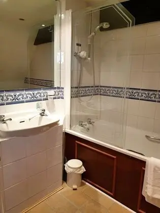 Deluxe Tek Büyük Yataklı Oda, Banyolu/Duşlu, Avlu Manzaralı (Old Stables/Main House)