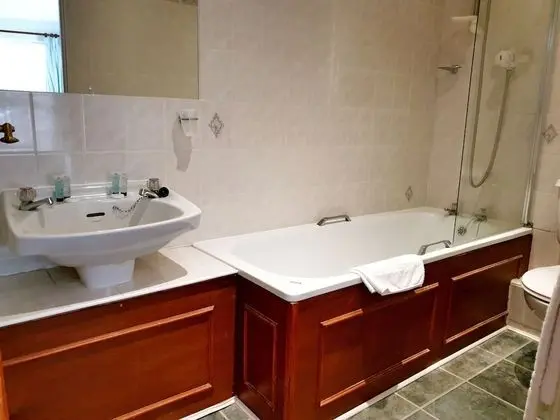 Deluxe Tek Büyük Yataklı Oda, Banyolu/Duşlu, Avlu Manzaralı (Old Stables/Main House)