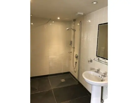 Dört Kişilik Oda, Bahçe Manzaralı