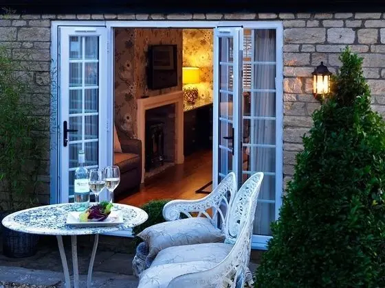 Tek Büyük Yataklı Oda, Banyolu/Duşlu, Bahçe Manzaralı (The Burghley)