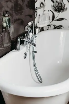 Deluxe Tek Büyük Yataklı Oda, Banyolu/Duşlu, Bahçe Manzaralı