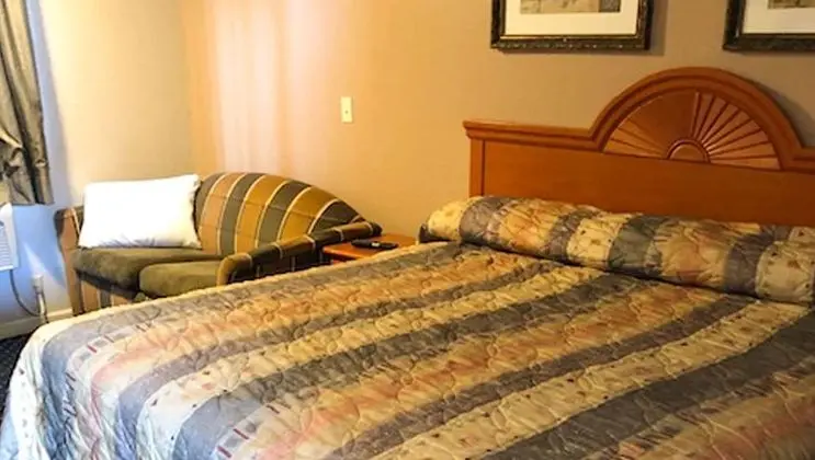 Standart Tek Queen Yataklı Sigara İçilen