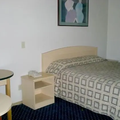 Standart Tek Queen Yataklı Sigara İçilen