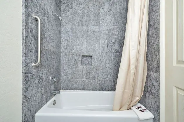Standard Oda, 2 Büyük (Queen) Boy Yatak, Sigara İçilebilir, Buzdolabı ve Mikrodalga