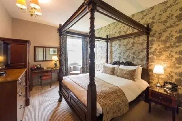 Tek Büyük Yataklı Oda (with Four Poster Bed)
