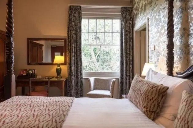 Tek Büyük Yataklı Oda (with Four Poster Bed)