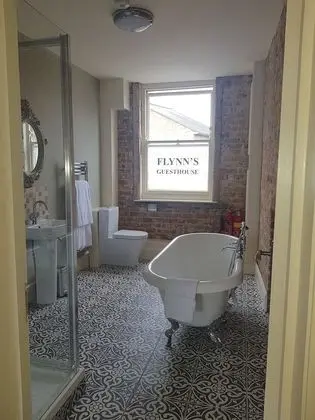 Tek Büyük veya İki Ayrı Yataklı Oda, Küvet (Room 3)