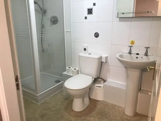 Tek Büyük Yataklı Oda, Banyolu/Duşlu