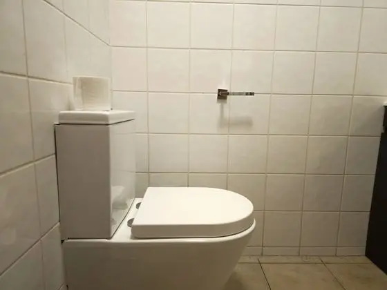 Tek Büyük Yataklı Oda, Ek Bina