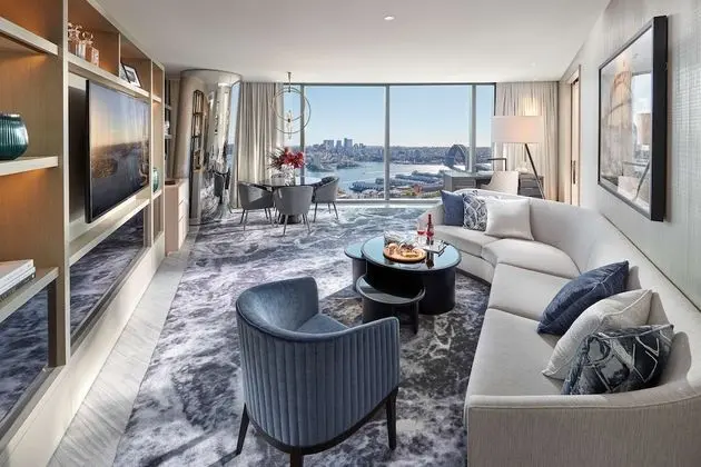 Executive Harbour Bridge Suite
