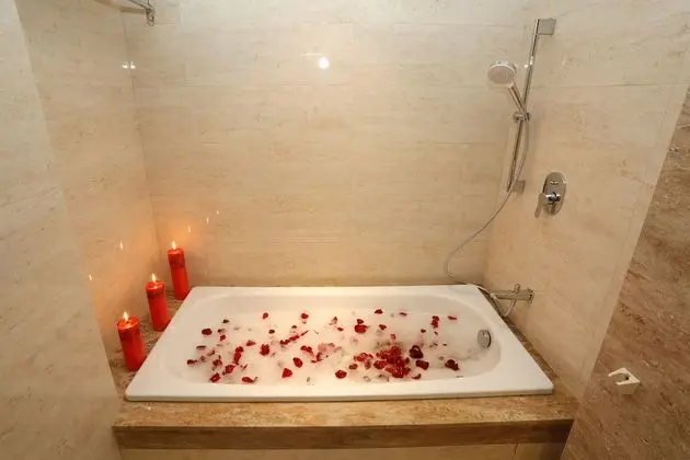 Deluxe Tek Büyük veya İki Ayrı Yataklı Oda