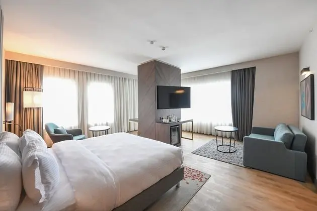 Junior Suite, 1 King Bed, Non Smoking