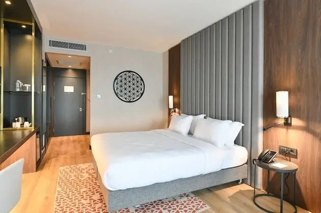 Premium Room, 1 King Bed, Non Smoking, Business Lounge Access