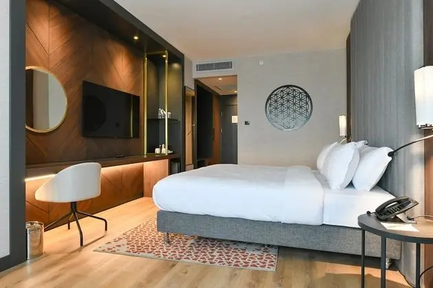 Premium Room, 1 King Bed, Non Smoking, Business Lounge Access