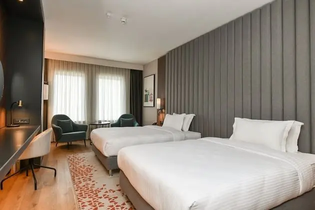 Premium Room, 2 Queen Beds, Non Smoking, Business Lounge Access