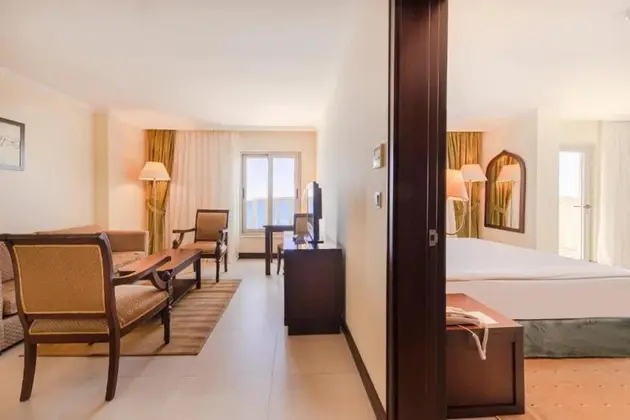 Corner Suite Custom Direkt Deniz Manzaralı