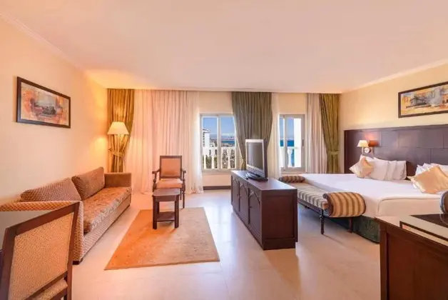 Junior Suite Custom Direkt Deniz Manzaralı Oda