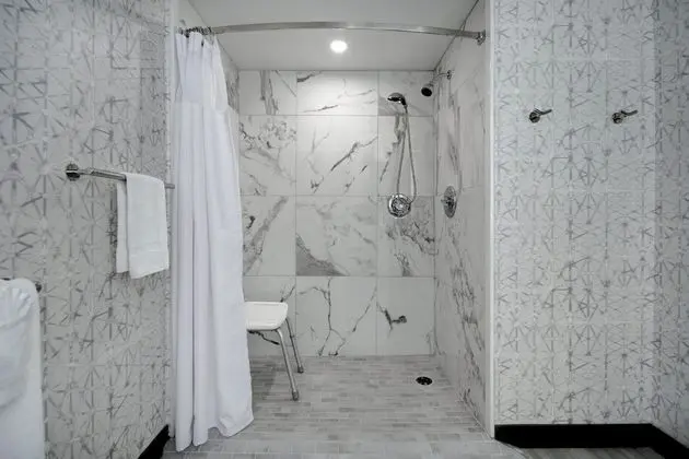 Standard Oda, 2 Çift Kişilik Yatak, Engellilere Uygun (Mobility, Roll-In Shower)