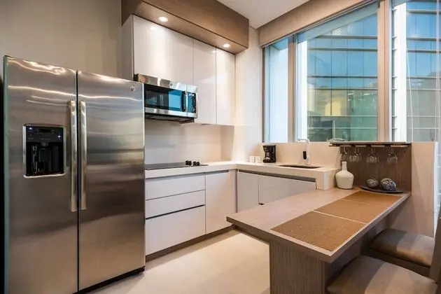 Oda, 1 En Büyük (King) Boy Yatak ve Çekyat, Şehir Manzaralı (Refrigerator)