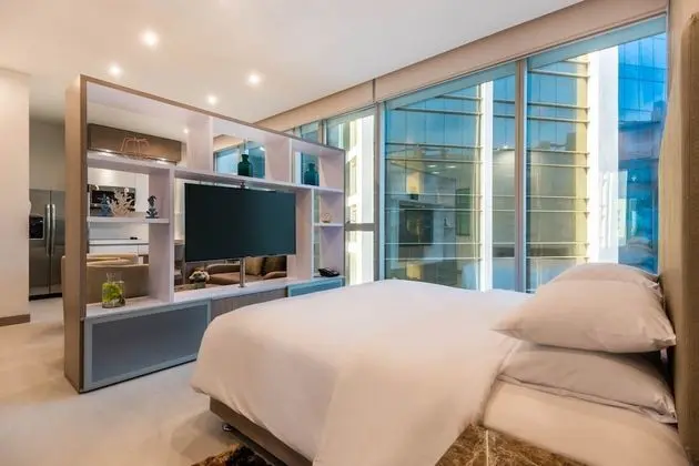 Oda, 1 En Büyük (King) Boy Yatak ve Çekyat, Şehir Manzaralı (Refrigerator)