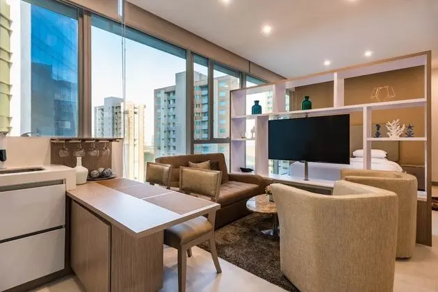 Oda, 1 En Büyük (King) Boy Yatak ve Çekyat, Şehir Manzaralı (Refrigerator)