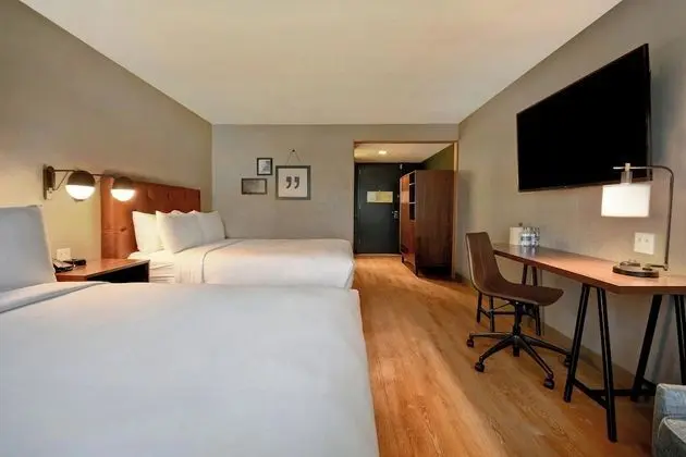 Oda, 2 Büyük (Queen) Boy Yatak (Mobility/Hearing Access, Roll-In Shwr)