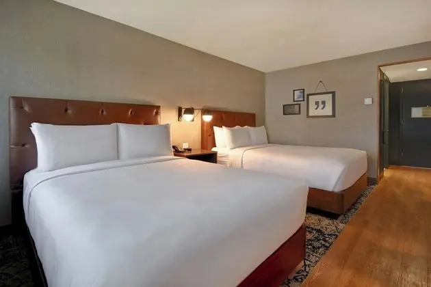 Oda, 2 Büyük (Queen) Boy Yatak (Mobility/Hearing Access, Roll-In Shwr)