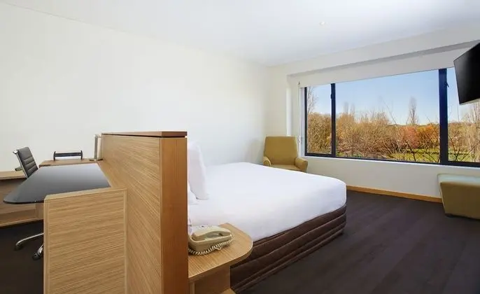 Premium Oda, 1 En Büyük (King) Boy Yatak, Park Manzaralı (Glebe Park View)