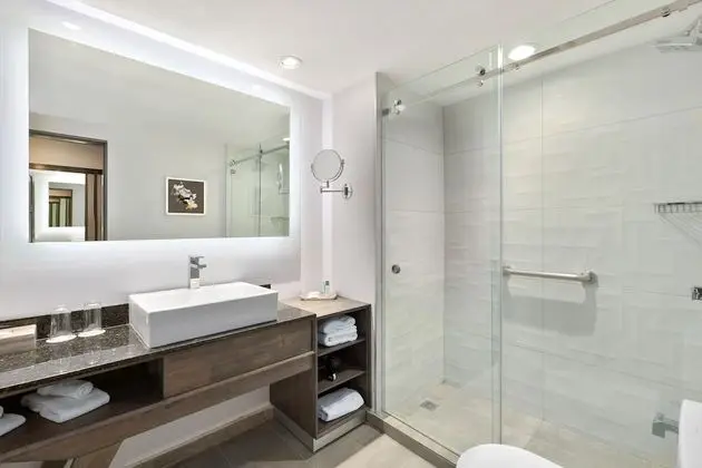 Standard Oda, 1 En Büyük (King) Boy Yatak (Club Floor and Lounge Access)