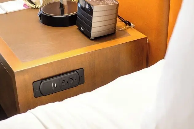 Standard Oda, 2 Büyük (Queen) Boy Yatak, Engellilere Uygun (Comm, Mobility, Access Tub)