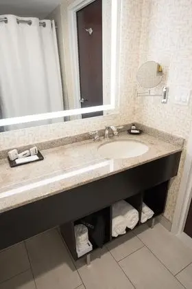 Standard Oda, 2 Büyük (Queen) Boy Yatak, Engellilere Uygun (Mobility, Access Tub)