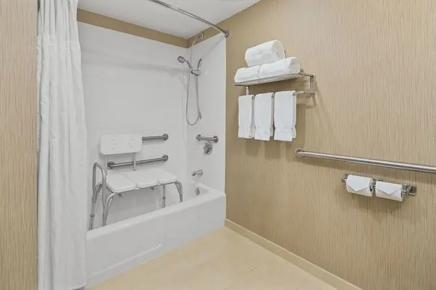 Standard Oda, 2 Çift Kişilik Yatak, Engellilere Uygun (Communications, Accessible Tub)