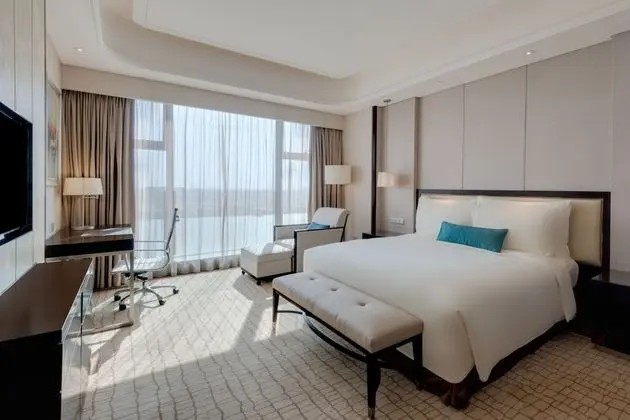 Süit, 1 Yatak Odası, Business Dinlenme Salonu Kullanımı (1 King, High Floor)