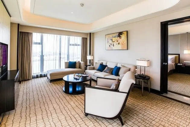 Süit, 1 Yatak Odası, Business Dinlenme Salonu Kullanımı (1 King, High Floor)