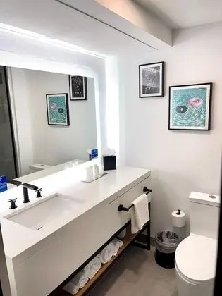 Oda, 2 Büyük (Queen) Boy Yatak, Engellilere Uygun (Hearing, Water View)