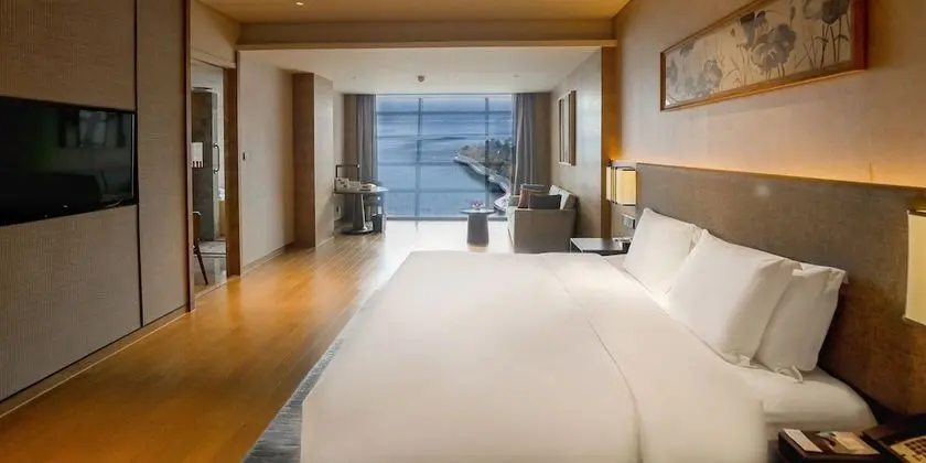Premium Oda, 1 En Büyük (King) Boy Yatak, Balkon, Göl Manzaralı