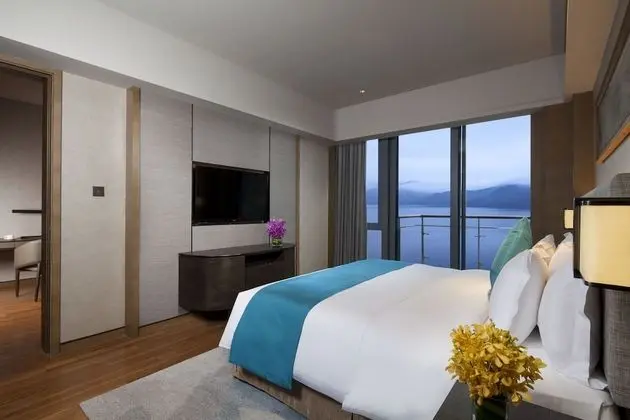 Süit, 1 Yatak Odası, Göl Manzaralı (Crowne)