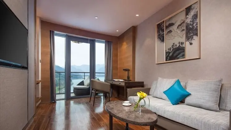 Süit, 1 Yatak Odası, Göl Manzaralı (Crowne)