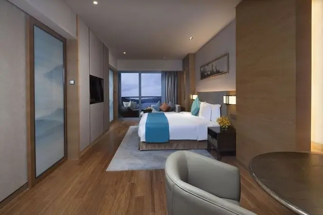Süit, 1 Yatak Odası, Göl Manzaralı (Crowne)