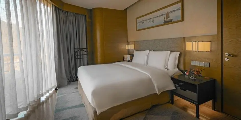 Süit, 1 Yatak Odası, Göl Manzaralı (Crowne)