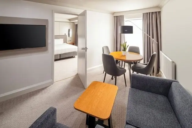 Süit, 1 Yatak Odası, Business Dinlenme Salonu Kullanımı (High Floor)