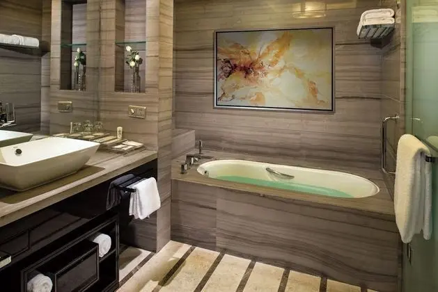 Standard Oda, 1 En Büyük (King) Boy Yatak, Sigara İçilebilir (High Floor)
