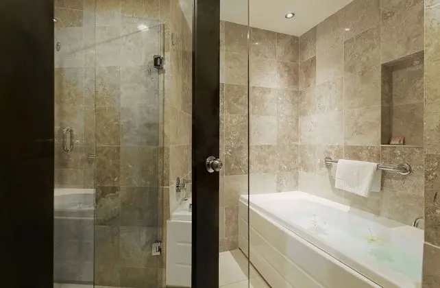 Junior Süit, 1 En Büyük (King) Boy Yatak (Crowne)