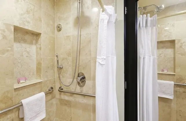 Standard Oda, 1 En Büyük (King) Boy Yatak, Engellilere Uygun, Business Dinlenme Salonu Kullanımı