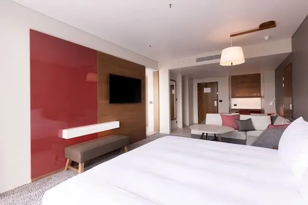 Junior Süit, 1 En Büyük (King) Boy Yatak, Business Dinlenme Salonu Kullanımı, Şehir Manzaralı