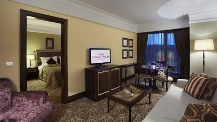 Corner Suite